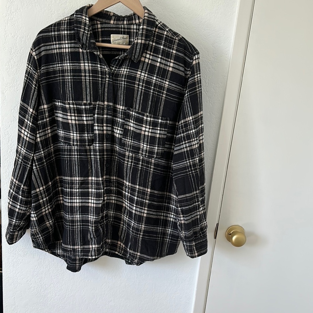 Universal Thread Plaid Button-Up Shirt